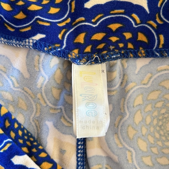 LuLaRoe geometric print leggings OS. - Picture 6 of 7